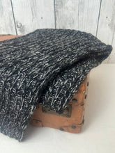 Load image into Gallery viewer, Lapio Endless Scarf
