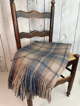 Load image into Gallery viewer, Alpaca Plaid throw
