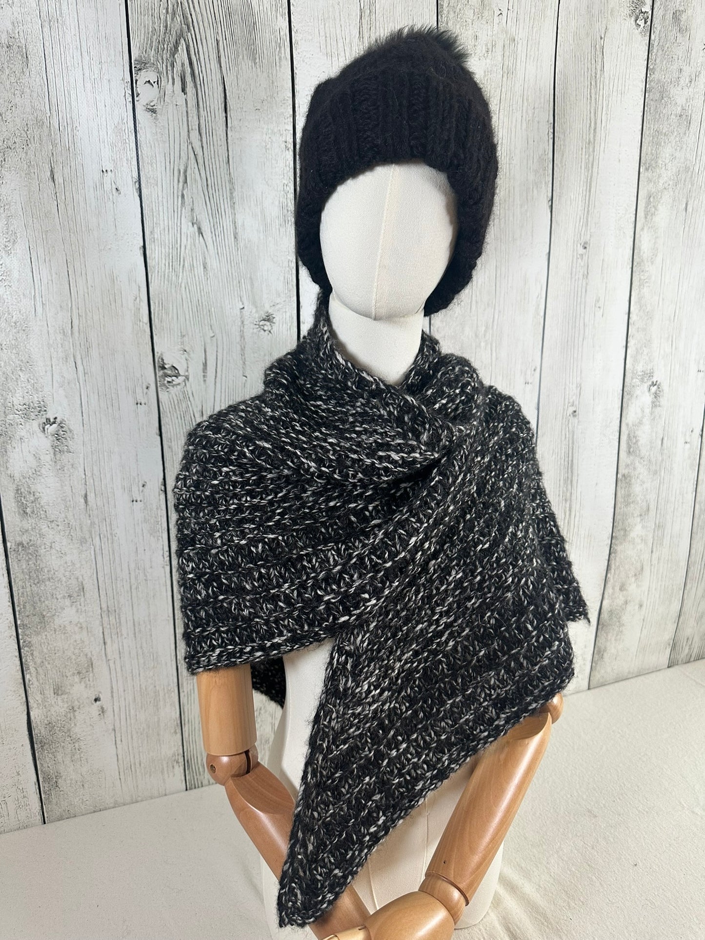 Maida The Triangle Scarf