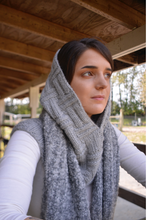 Load image into Gallery viewer, Chela Hood
